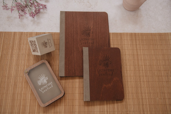 ELAN - Lettera A4 - A5 Menu in legno Elegante e sobria carta in legno rilegata con viti o elastico con inserti per fogli di s...