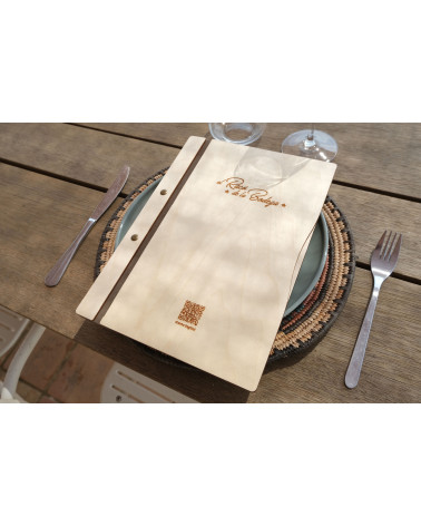 CLASSIC - Carta LOW A4 Menu in legno La lettera di sempre, classica e funzionale con sistema di rilegatura mediante viti.