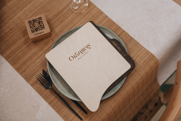 ERGO - Carta A4 Menu in legno Carta A4 in legno di rovere o betulla con innovativo sistema di apertura e rilegatura.